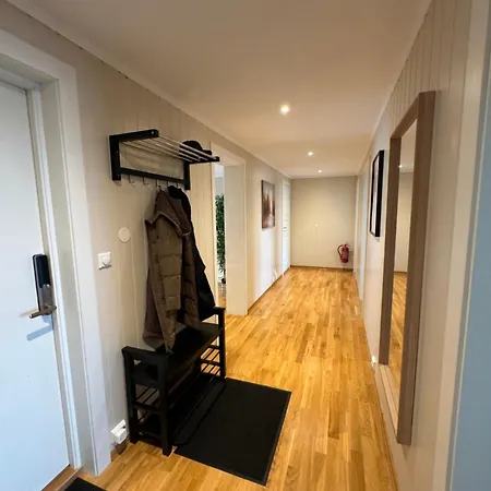 Charming 3-bedroom In The Heart Of Апартаменты Кристиансунн
