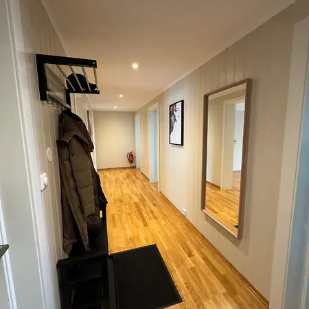 Charming 3-bedroom In The Heart Of Lejlighed Kristiansund