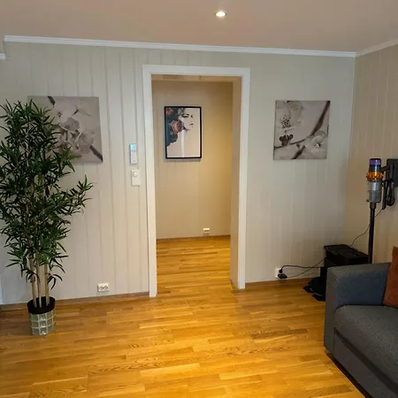 Lejlighed Charming 3-bedroom In The Heart Of *