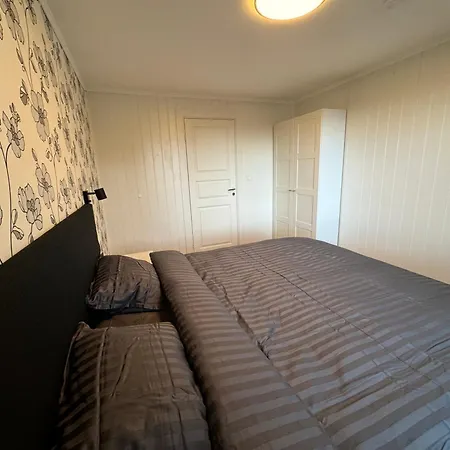 Charming 3-bedroom In The Heart Of * Кристиансунн