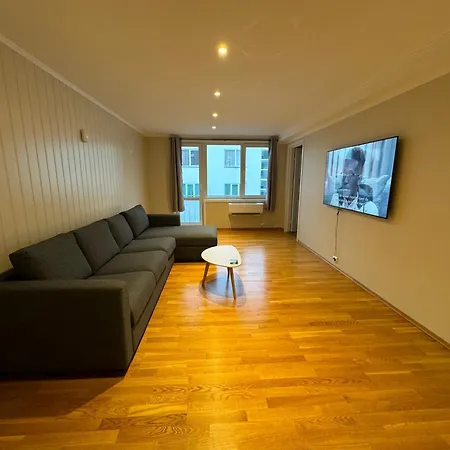 Charming 3-bedroom In The Heart Of Lejlighed Kristiansund