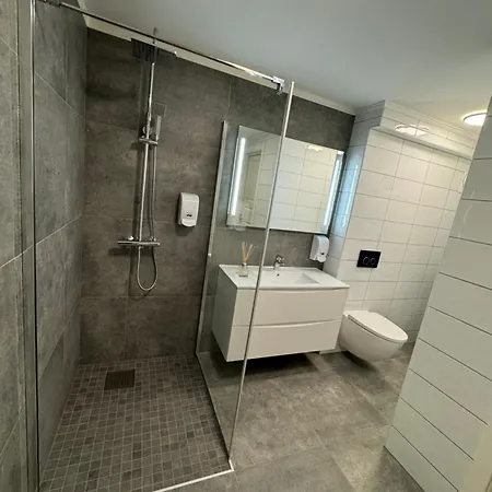 Charming 3-bedroom In The Heart Of Lejlighed