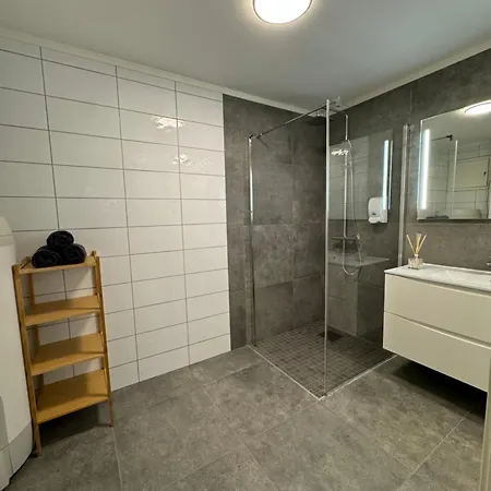 Charming 3-bedroom In The Heart Of Lejlighed *