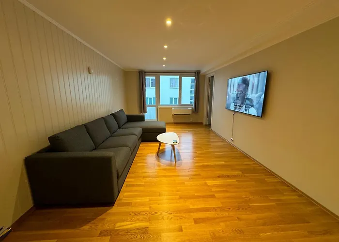 Charming 3-bedroom In The Heart Of Apartamento Kristiansund