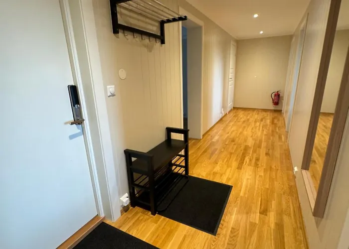 Charming 3-bedroom In The Heart Of Lägenhet *